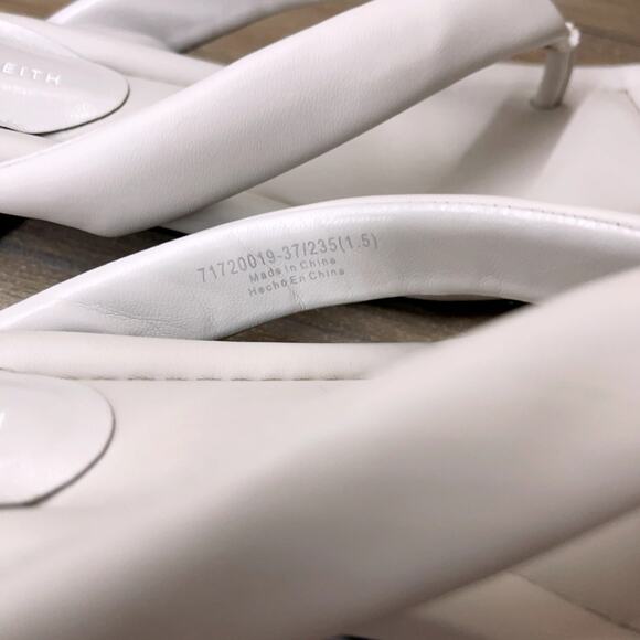 Charles & Keith Padded Thong Sandals (Grey US7) - Picture 8 of 10